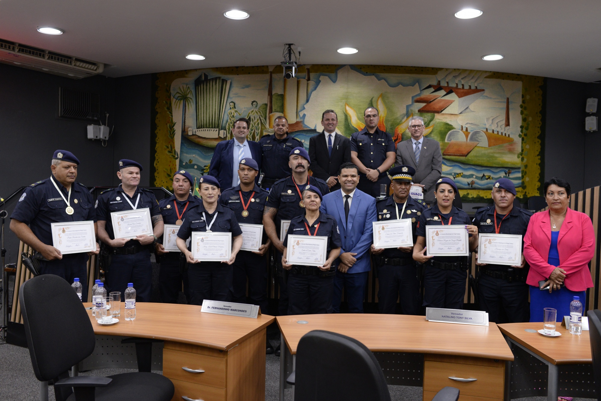 Guardas Civis Municipais recebem homenagem da Câmara Municipal