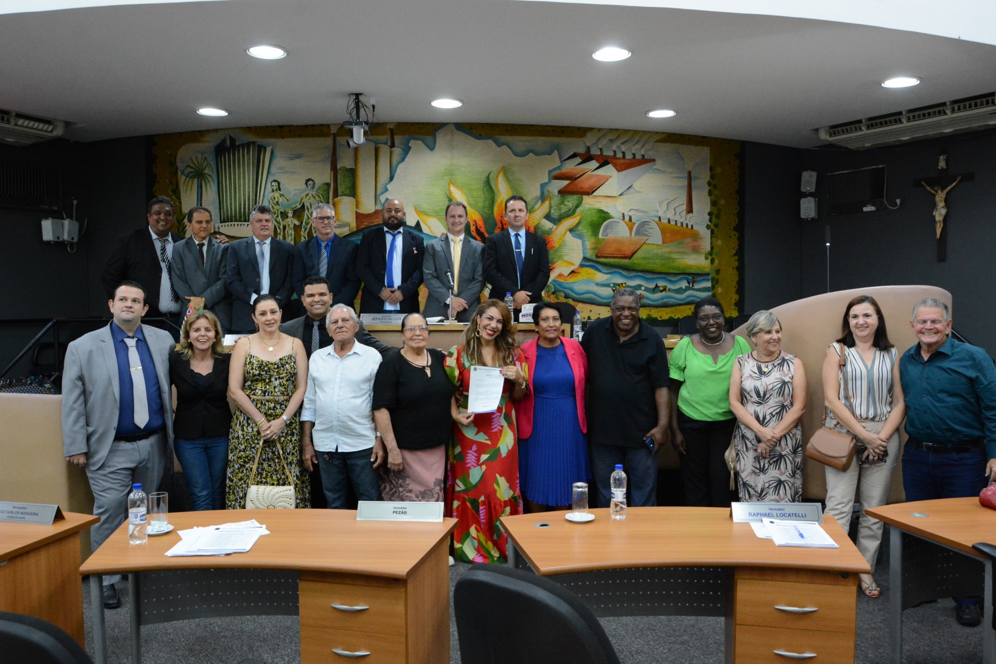 Jéferson Luís apresenta requerimento de congratulações à professora Sandra Lima