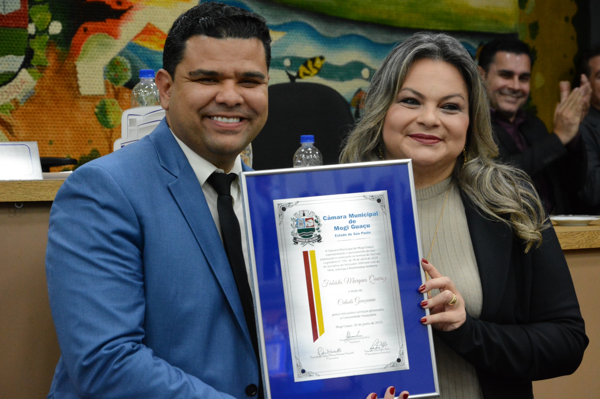 Fabíola Marques Queiroz recebe o título de Cidadã Guaçuana