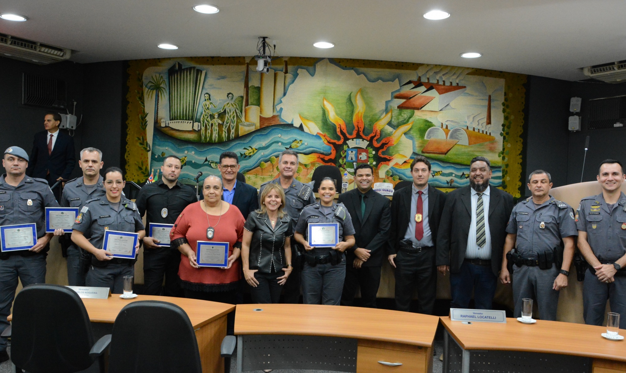 Reconhecimento às Forças de Segurança: Câmara Municipal de Mogi Guaçu Celebra os Policiais Destaques do Ano 2023