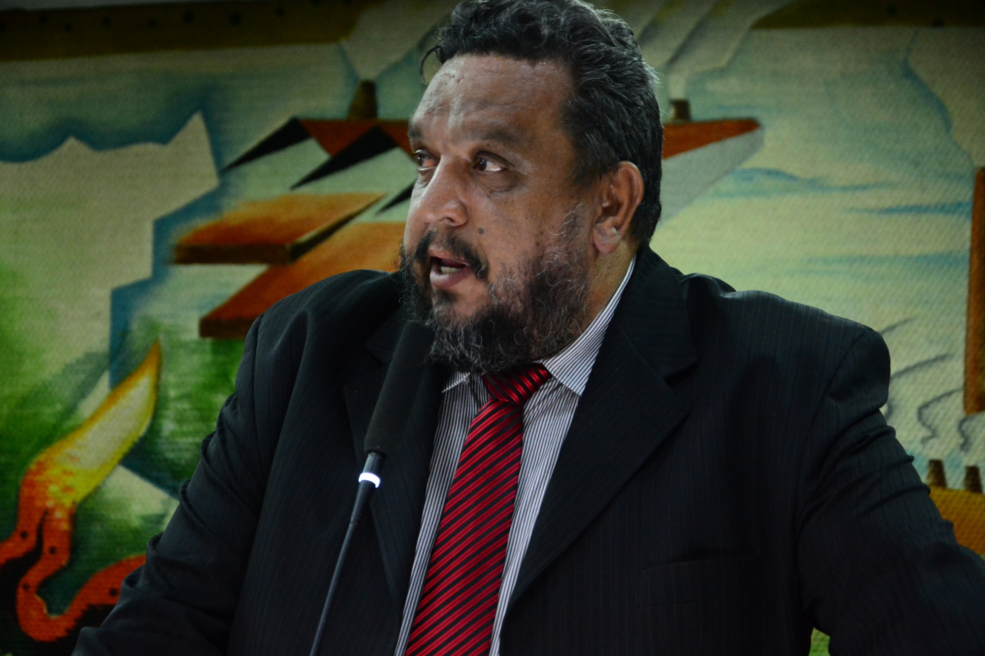 Pezão garante emenda parlamentar para área de lazer no bairro Chácara Pantanal