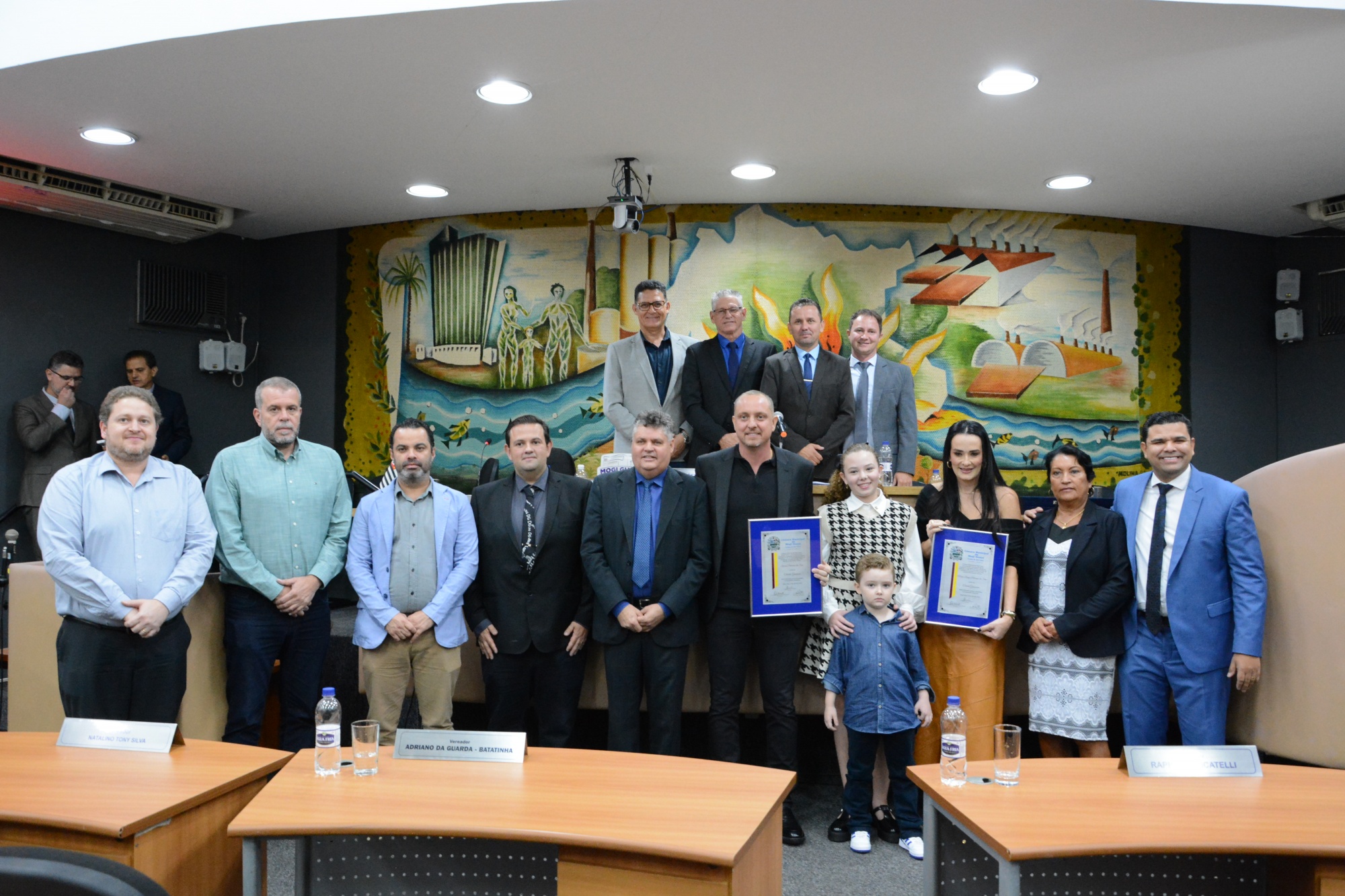 Os empresários Luciano e Mirela recebem Título de “Cidadão Guaçuano”