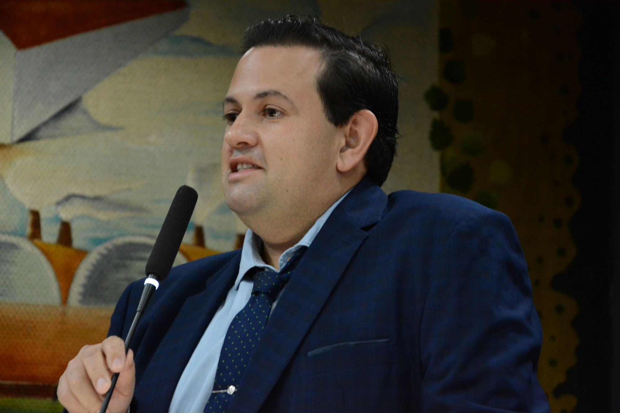 De autoria do vereador Dr. Fernandinho, Câmara aprova lei que obriga comunicação de ocorrências de violência em comércios