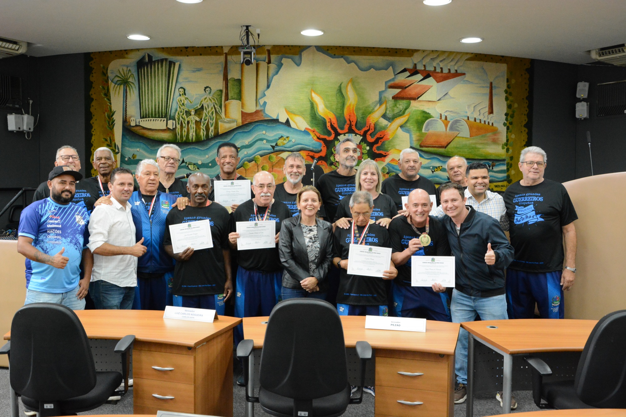 Atletas que participaram dos JOMI recebem diploma de honra ao mérito