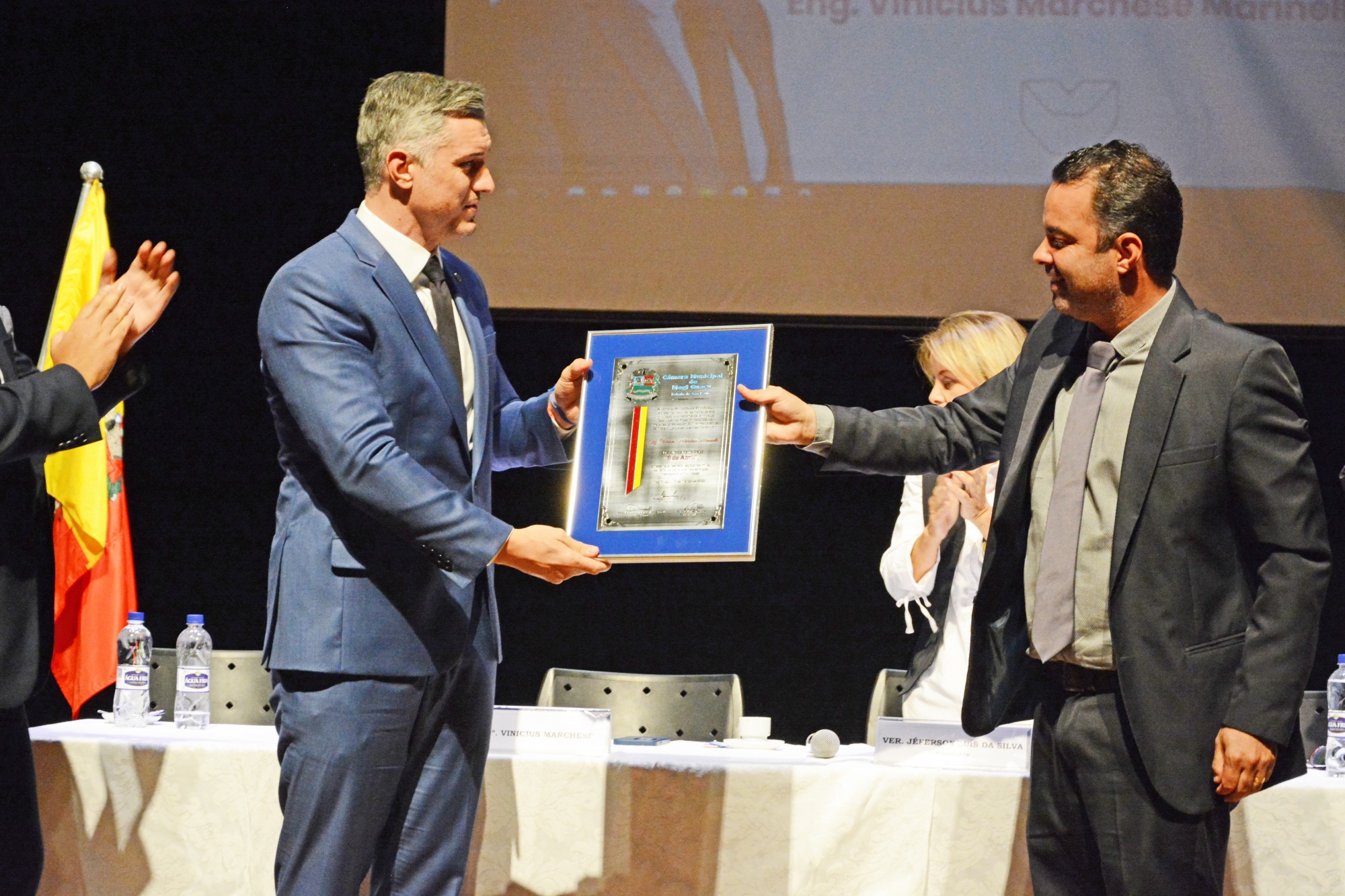Engenheiro Vinícius Marchese recebe Medalha do Mérito Cívico