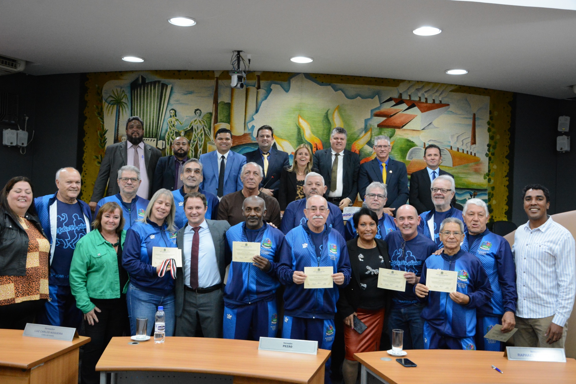 Atletas guaçuanos são homenageados pelos vereadores por excelentes resultados nos Jogos da Melhor Idade