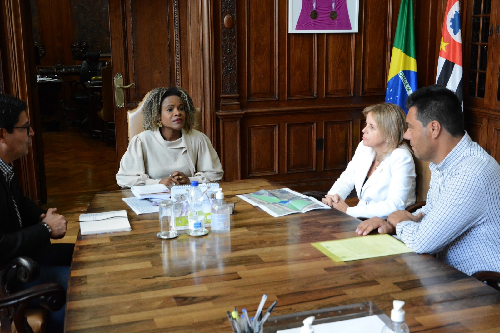 Vereadora Lili Chiarelli e secretário de Esporte e Lazer buscam apoio para área esportiva do município