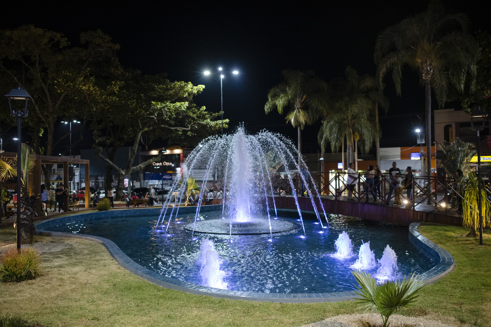 Revitalização da Praça da Capela é inaugurada com grande celebração