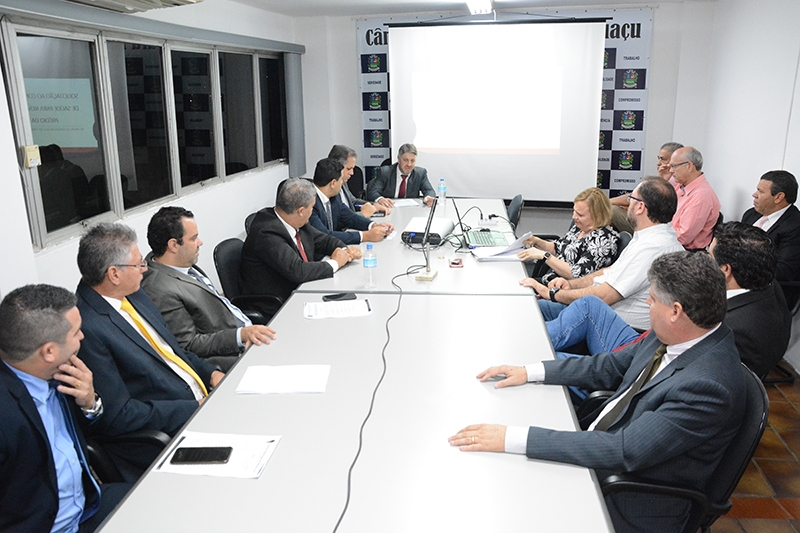 Vereadores deliberam acerca de vetos, Projetos e recebem Secretária de Saúde para reunião